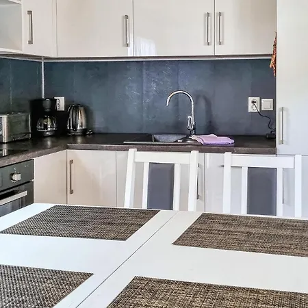 2 Bedroom Gorgeous Stacaravan In Lohmen Am Campsite *