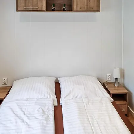 2 Bedroom Gorgeous Stacaravan In Lohmen Am Garden